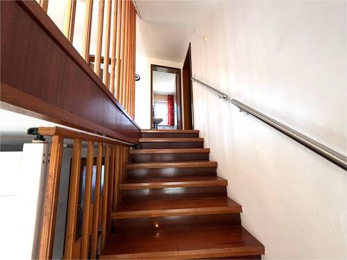 Aufgang zu WHG - Etagenwohnung mit 145,00 m&sup2; in Fischach zur Miete