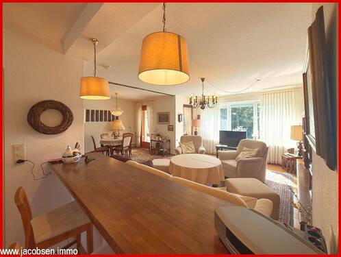 Blick aus der Küche in das Wohn- und Esszimmer - 