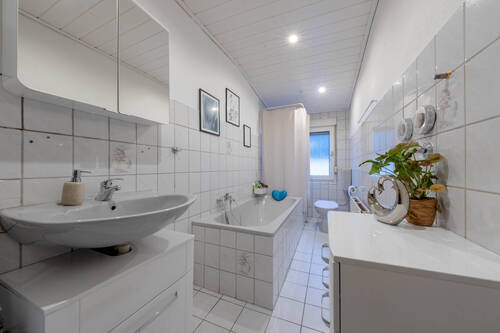 1.OG re. Badezimmer - 