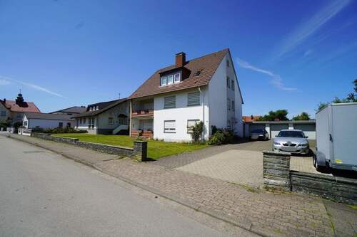 Straßenansicht - 3-Parteienhaus in Horn-Bad Meinberg, zwei Wohnungen vermietet, eine leerstehend