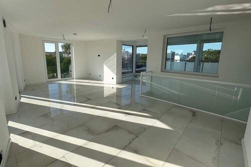 Wohnzimmer - 4 Zimmer Etagenwohnung zum Kaufen in Rostock