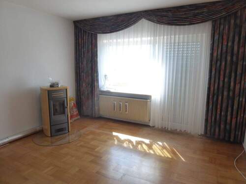 Bild 2 - 6 Zimmer Mehrfamilienhaus, Wohnhaus zum Kaufen in Neustadt/Aisch