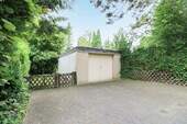 Garage im Garten - 