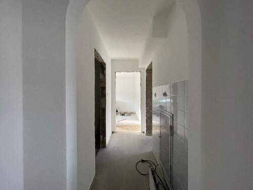 Flur - Etagenwohnung mit 74,40 m&sup2; in Rastatt zur Miete