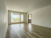 Wohnzimmer - Zentrale 3-Zimmer-Wohnung mit Balkon