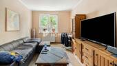 Wohnzimmer 1 - Charmante Erdgeschosswohnung mit Loggia und Gartenmitbenutzung