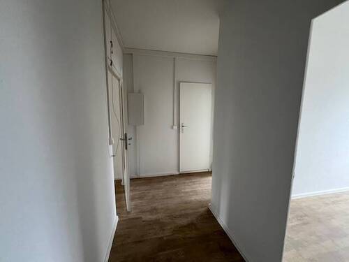 Flur.jpg - 4 Zimmer Etagenwohnung in Zwickau