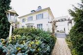 Bild 1 - Altbau-Charme trifft modernen Komfort - 5 Zimmer, 140 m², Garten & Licht 