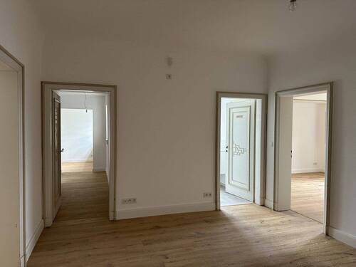 Bild 2 - 5 Zimmer Etagenwohnung zur Miete in Bad Homburg