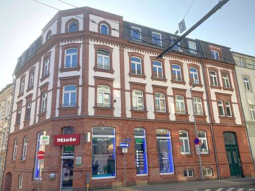 Frontansicht - Eckwohn- und Geschäftshaus in Citylage - Teilkaufpreisfinanzierung mit 1,7 % mgl.