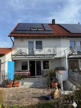 Blick vom Garten - Charmante Doppelhaushälfte mit viel Platz und Wohlfühlambiente in begehrter Wohnlage von Malmsheim!