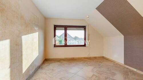 1. OG Schlafzimmer 1 - 