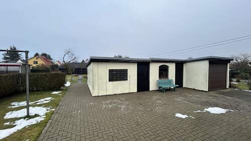 Nebengebäude mit Garage - 4 Zimmer Einfamilienhaus in Rostock
