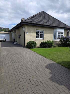 Hausansicht - 4 Zimmer Einfamilienhaus zum Kaufen in Norderstedt