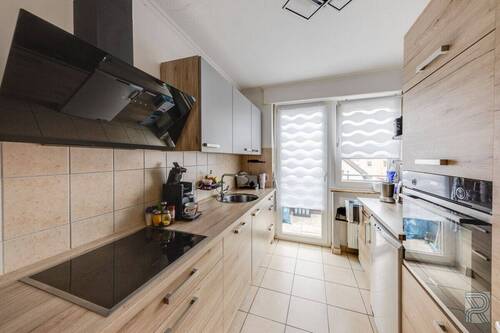 1. OG Wohnung links - Küche mit Balkon - 