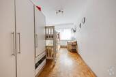 1. OG Wohnung links - Kinderzimmer - 