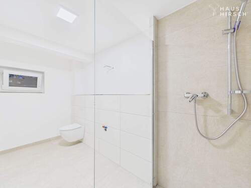 Badezimmer Untergeschoss 2 - 