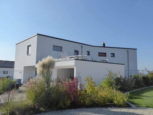 Bild 1 - Großzügiges Einfamilienwohnhaus mit Einliegerwohnung in Ortsrandlage!