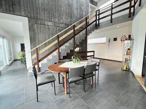 Bild 2 - 7 Zimmer Einfamilienhaus zum Kaufen in Sugenheim