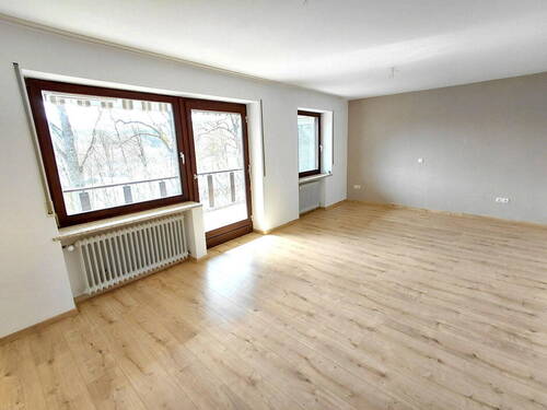 Bild 2 - 4 Zimmer Etagenwohnung zur Miete in Essenbach - Mirskofen