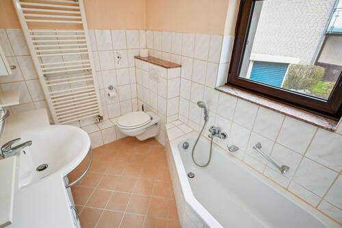 Badezimmer EG - Mehrfamilienhaus, Wohnhaus mit 180,90 m² in Spenge zum Kaufen