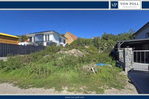 Ansicht von Zufahrt aus - Ruhig gelegenes und sonniges Grundstück für Ihr Traumhaus!