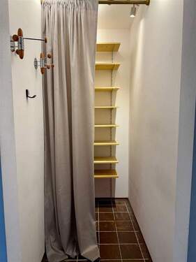 ..mit Garderobennische - 