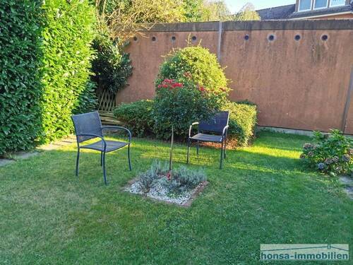 Sitzplatz vor dem Haus - 