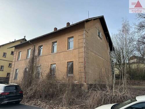 Seitliche Straßenansicht - 2 Zimmer Mehrfamilienhaus, Wohnhaus zum Kaufen in Leubsdorf