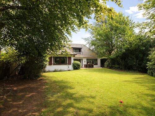 Großzügiger Garten - 5 Zimmer Einfamilienhaus in Großhansdorf