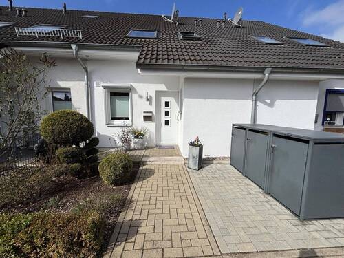 Frontansicht - 4 Zimmer Reihenmittelhaus zum Kaufen in Laatzen