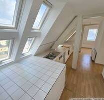 Helle 2-Raum-Dachgeschosswohnung mit Balkon im Zentrum von Chemnitz