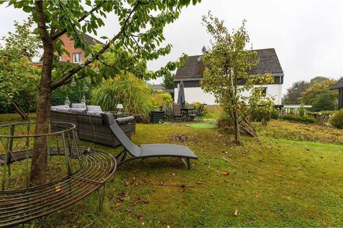 Garten mit Obstbäumen - 