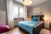 Zimmer zur Straßenseite EG - 