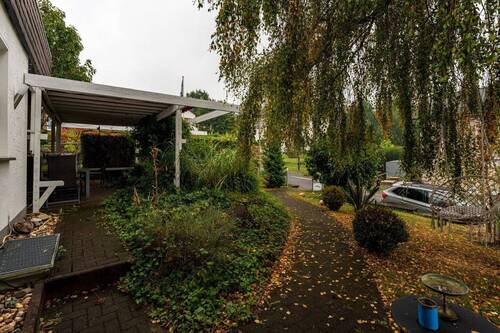 Außenbereich vor Haupteingang - 1 Zimmer Mehrfamilienhaus, Wohnhaus in Möhnesee-Brünsingen