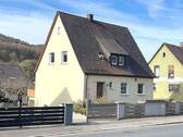 Eingangseite - Einfamilienhaus mit 160,00 m&sup2; in Pommelsbrunn zum Kaufen