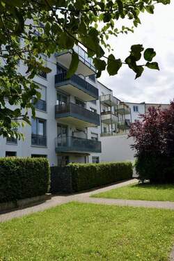 hintere Hausansicht - Etagenwohnung mit 148,00 m&sup2; in Rostock zum Kaufen