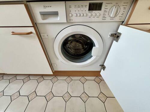 Waschmaschine in der Küche - 