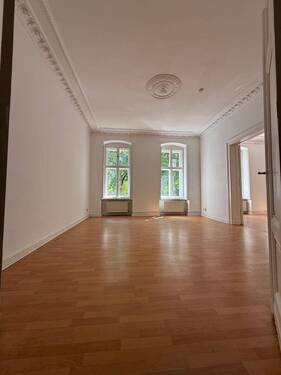 IMG_8825.jpeg - 3 Zimmer - Stuckaltbau im Hochparterre am Gertraudenplatz !