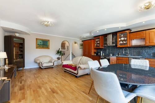 Wohnbereich - 4 Zimmer Etagenwohnung zum Kaufen in Berlin