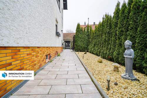 Hauseingang - 6 Zimmer Mehrfamilienhaus, Wohnhaus zum Kaufen in Roßtal