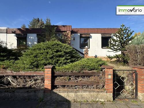 Ansicht vorn - Sanierungsbedürftiger Bungalow mit großem Grundstück zu verkaufen!