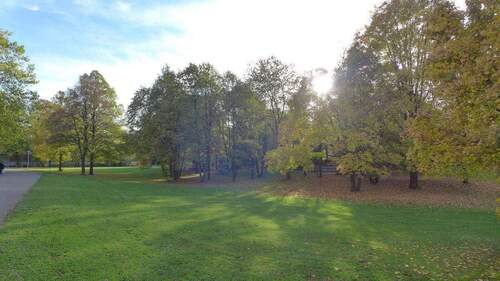 Park vor dem Haus.jpg - 
