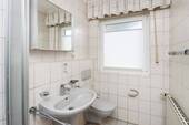 Badezimmer EG - Einfamilienhaus mit 124,00 m² in Bad Salzuflen zum Kaufen