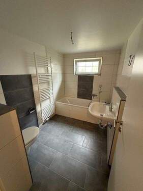 Bad 1. mit Badewanne - 