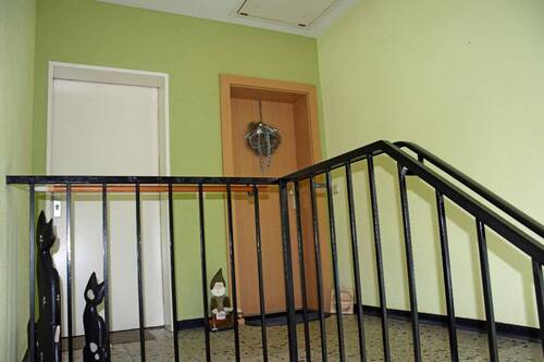 Treppenhaus/Wohnungseingang - 