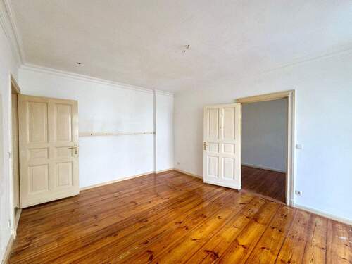 Wohnzimmer mit Balkon - 