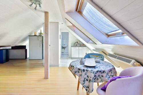 Helle DG-Wohnung – Wohlfühlambiente unter dem Dach - 