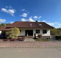 Sehr schönes und gepflegtes Einfamilienhaus mit vielen Extras, tollem Garten und möglichem Bauplatz - Obernheim-Kirchenarnbach