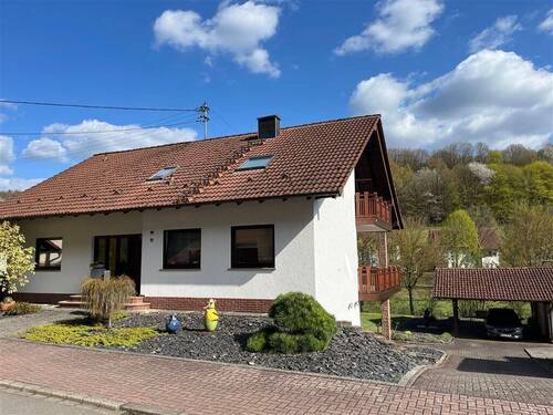 Straßenansicht-Einfahrt - 7 Zimmer Einfamilienhaus in Obernheim-Kirchenarnbach